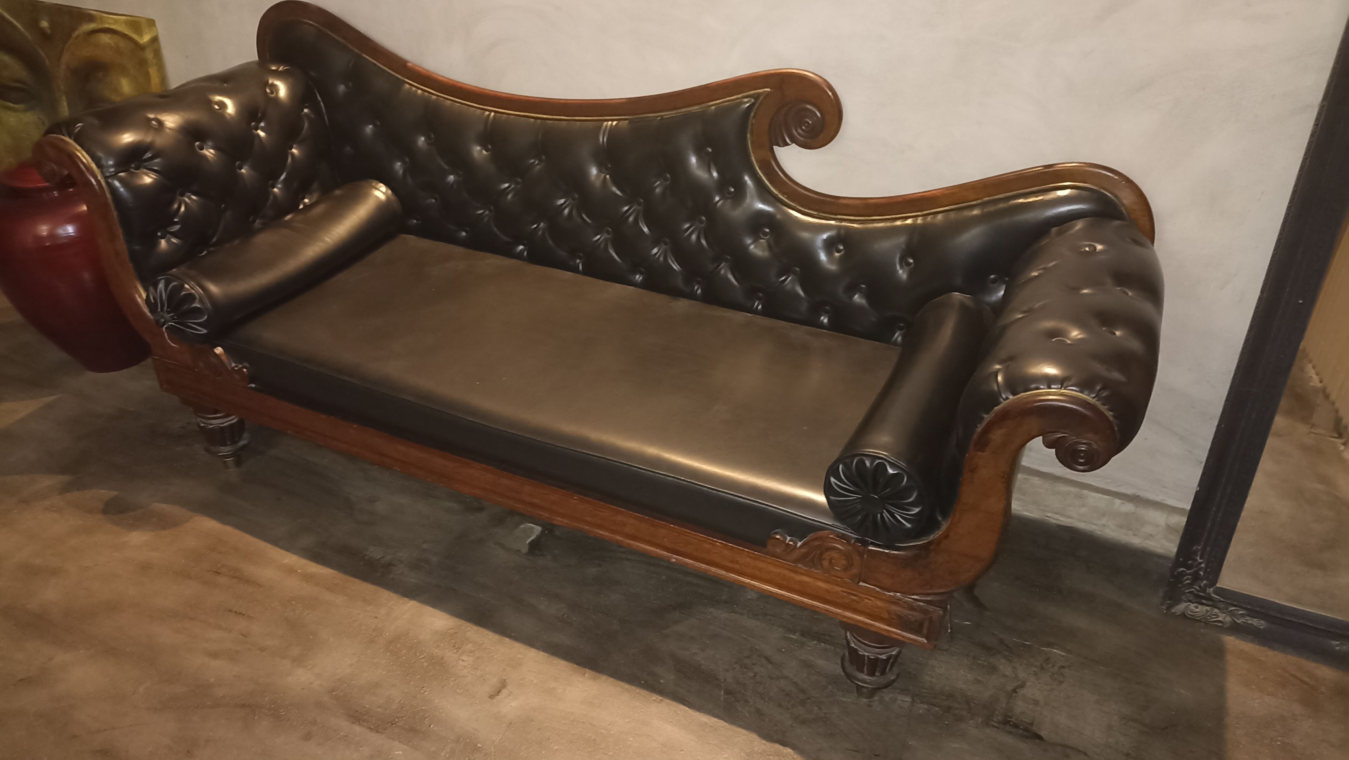 Récamier sofa 1850 period upholstered leather