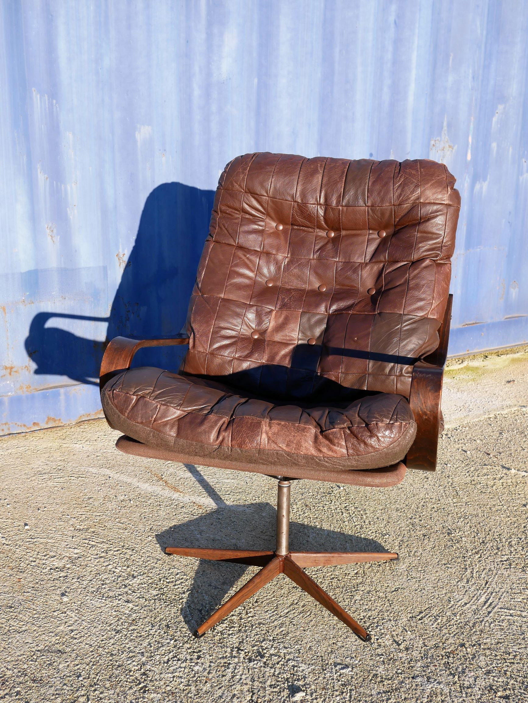 Armchair swivel vintage leather, wood and metal