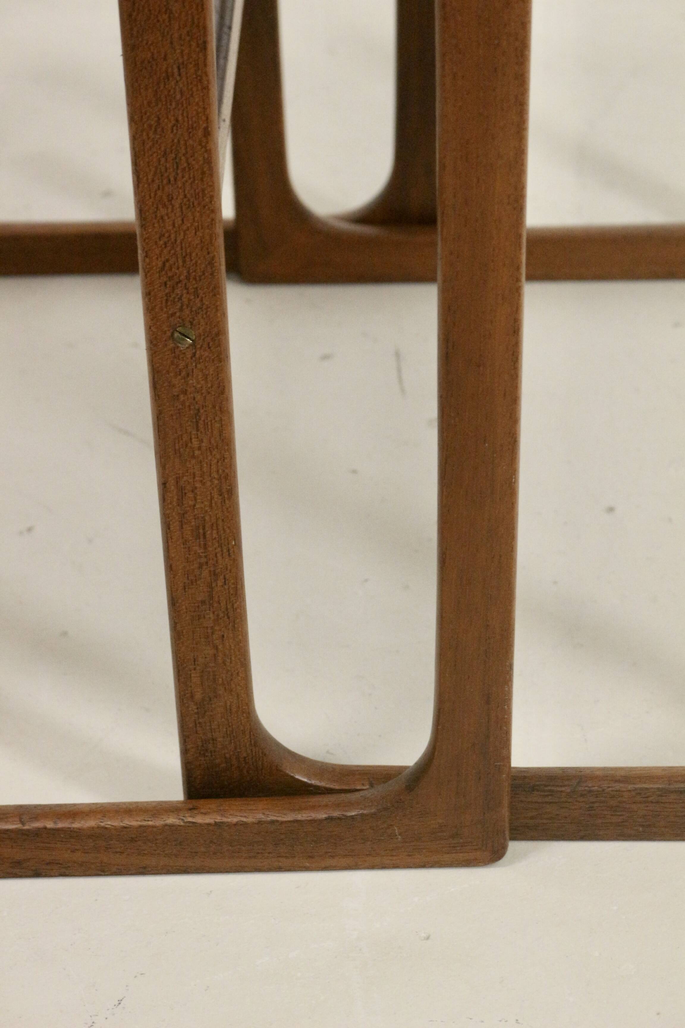 Scandinavian nesting tables rn teak year 60. Ref twiny.
