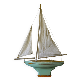 Voilier de bassin Tirot 401 en bois, jouet ancien