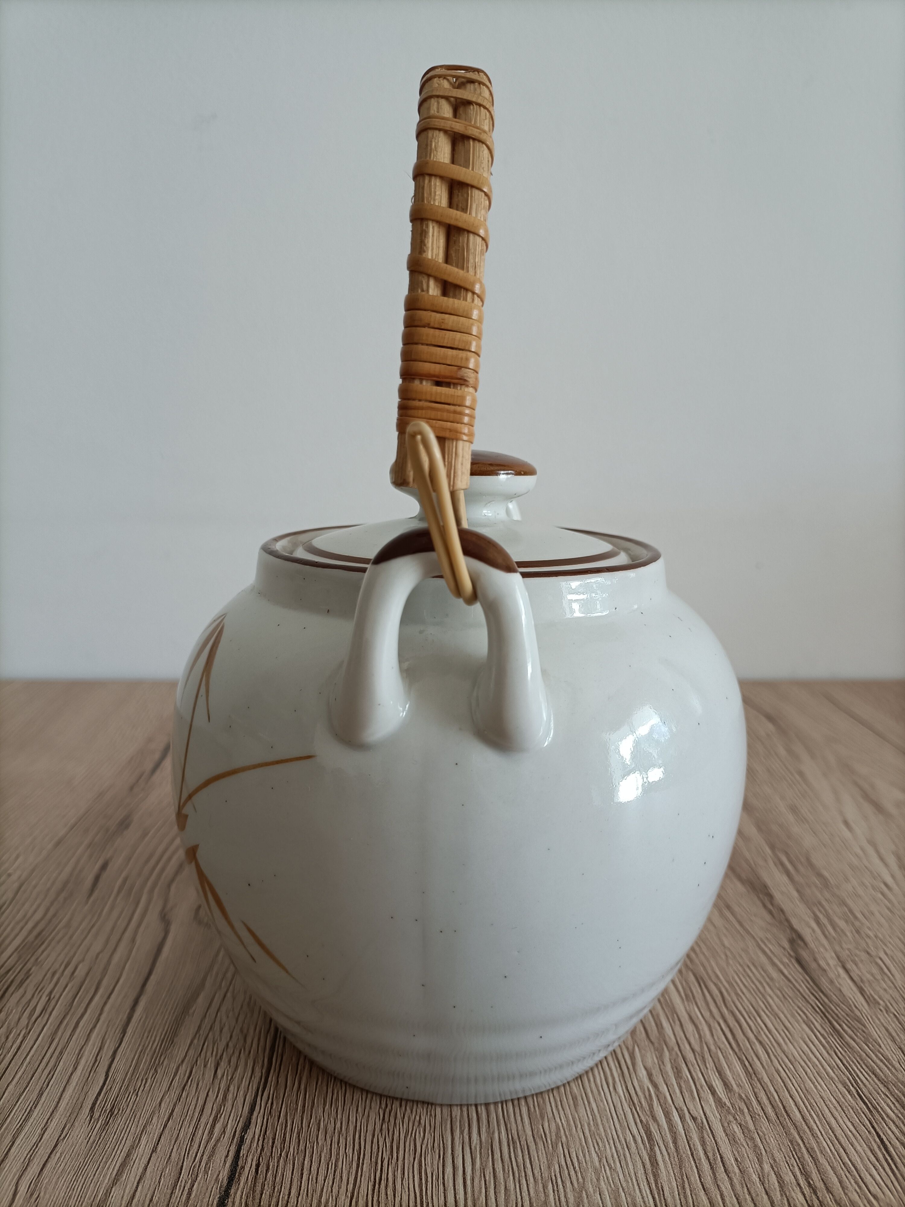 Théière de style asiatique anses en bambou