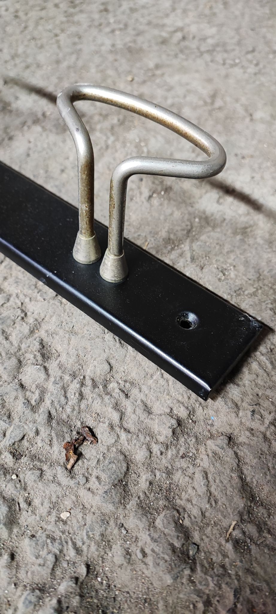 School wall coat holder with six metal legs GES