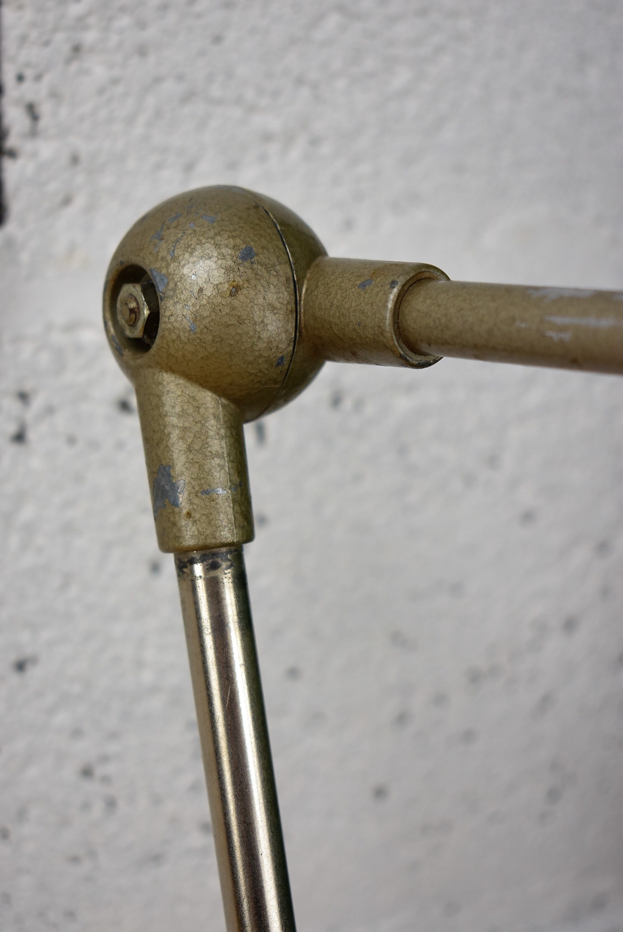 Lumina vintage industrial lamp.