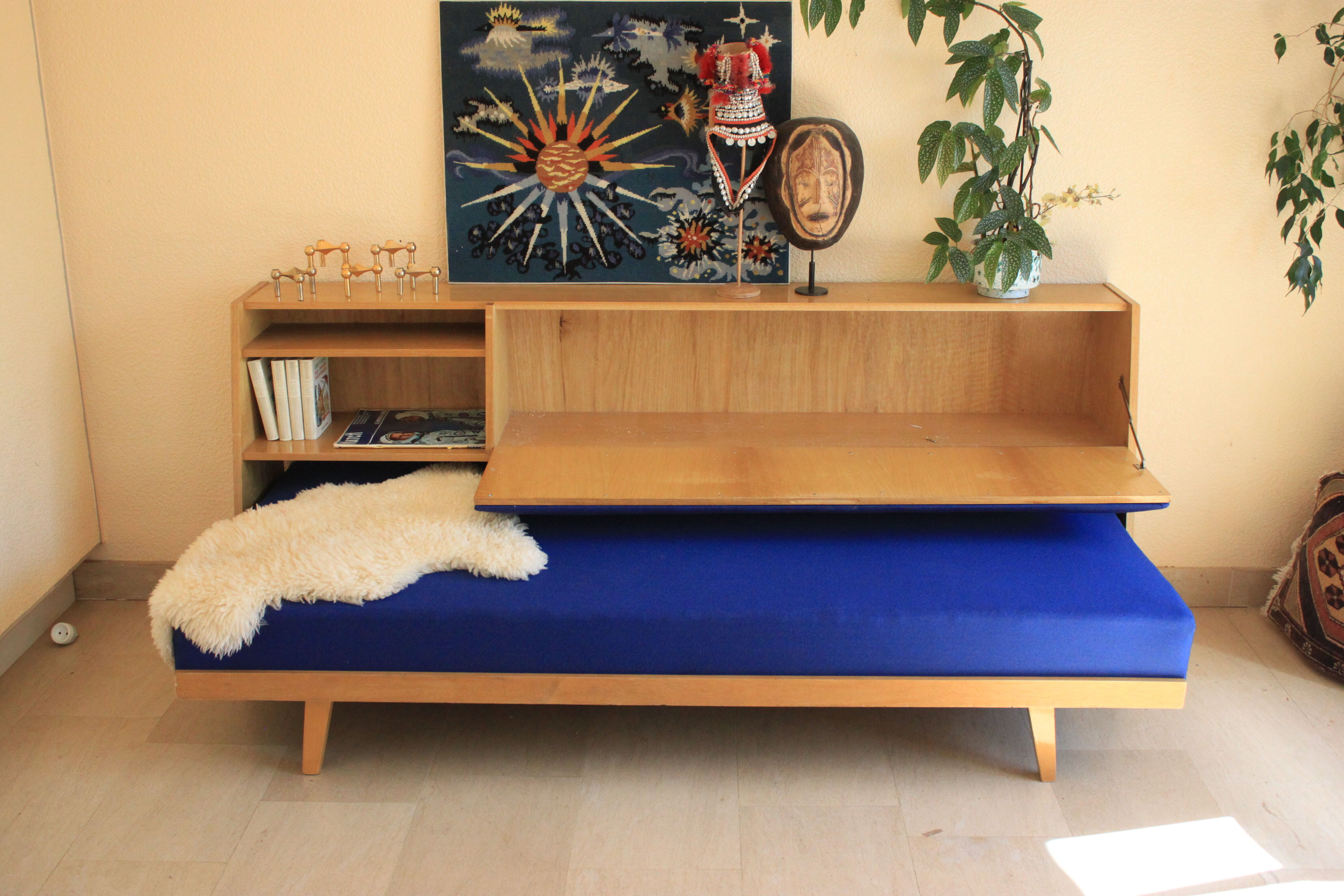 Daybed, vintage sofa bed, 60s. great studio in paris