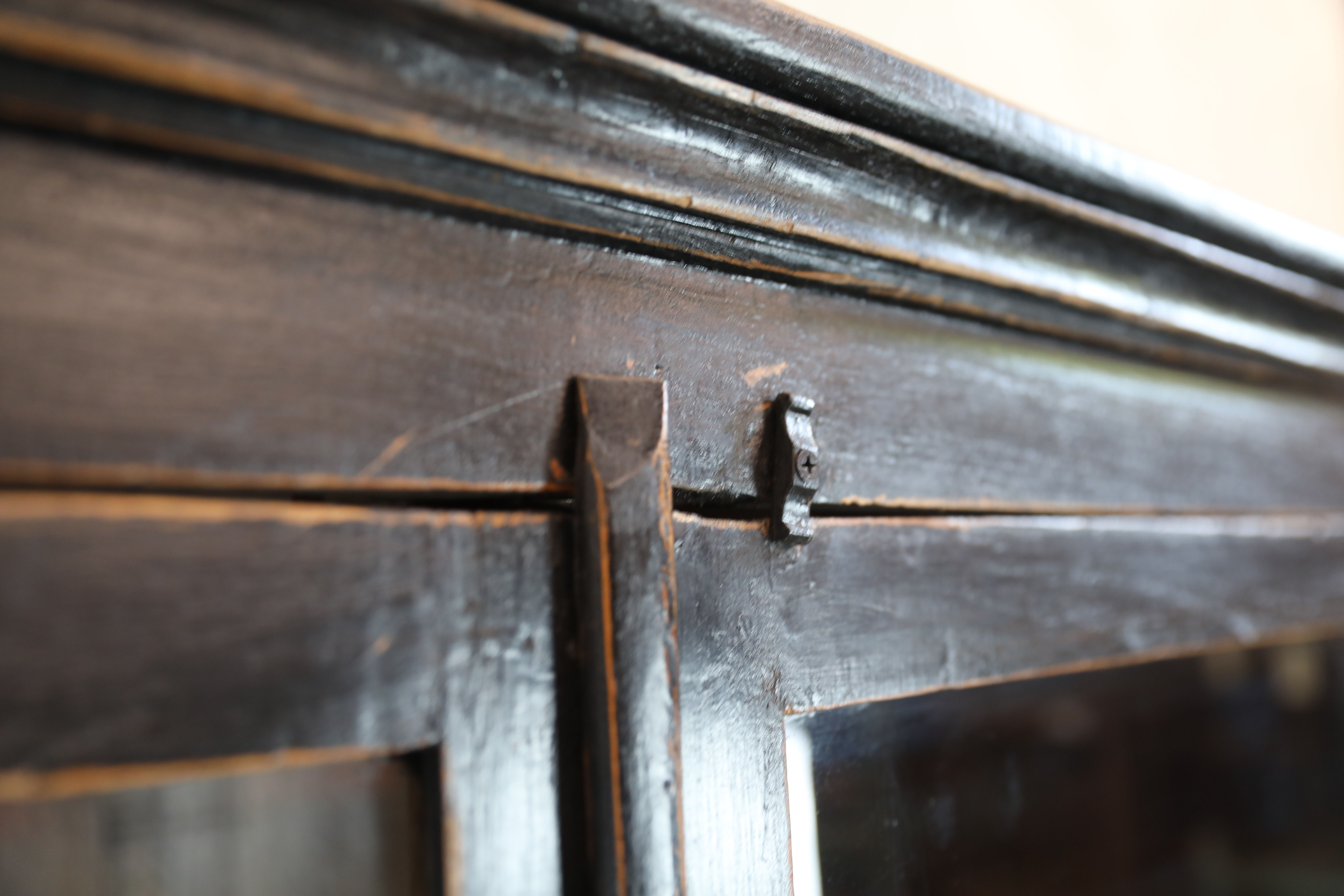 High Indian showcase 2 doors