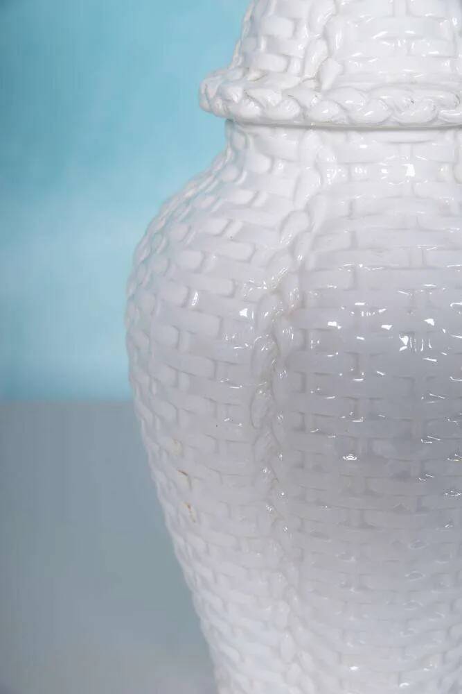 Vintage table lamp in woven ceramic Regency style.