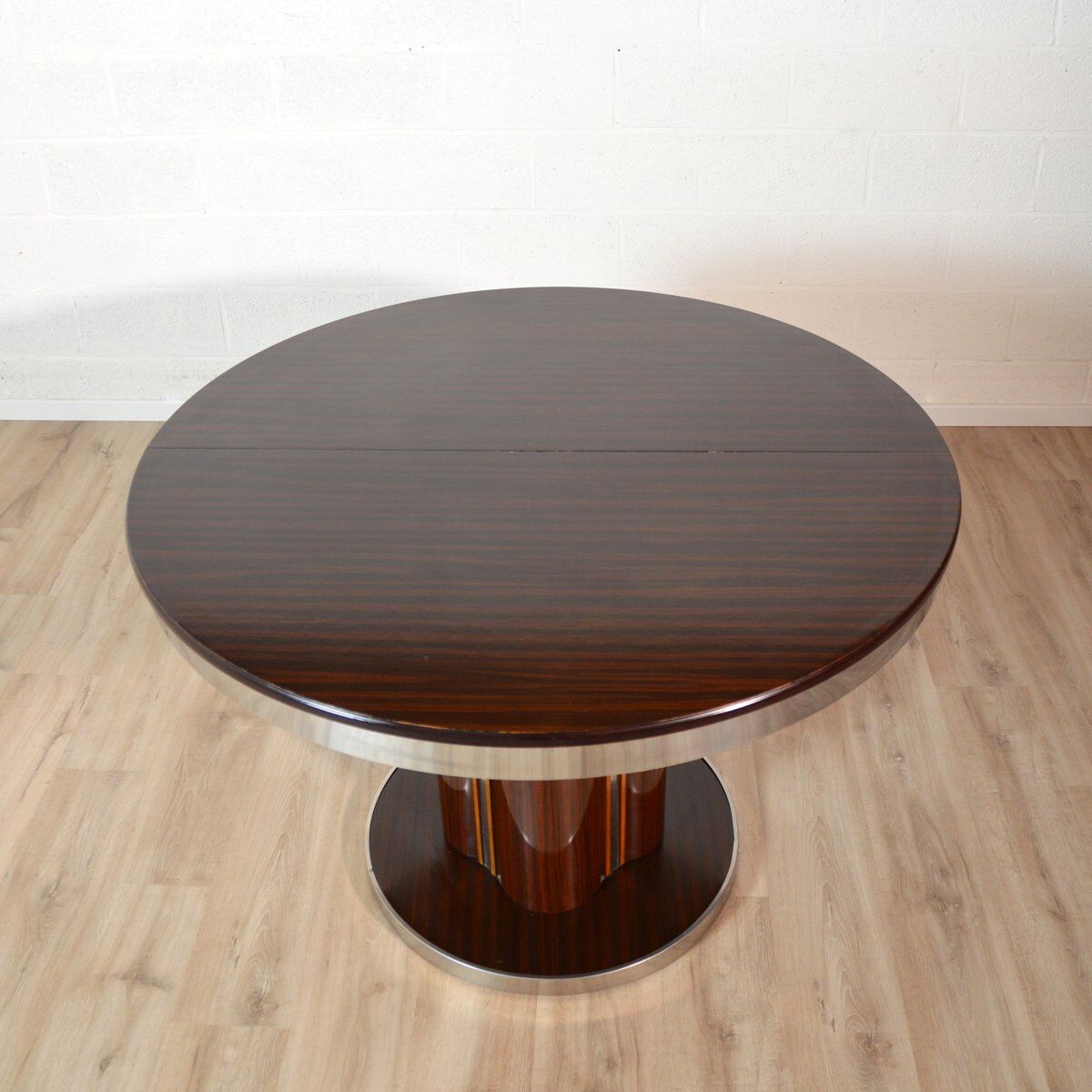 Round dining table with 1970s Italian design extension