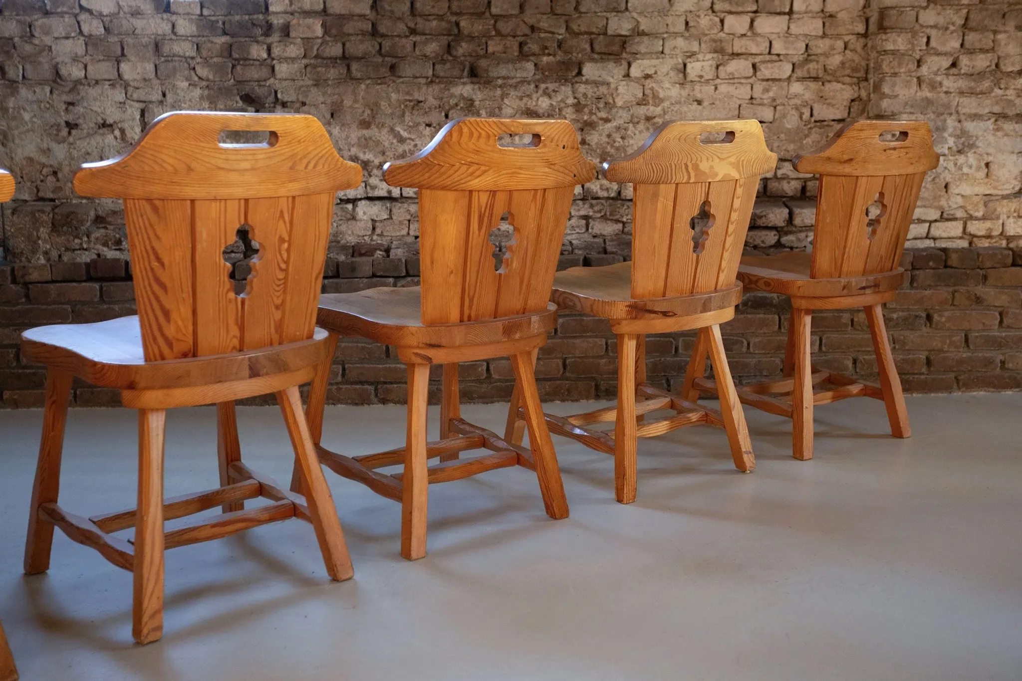 Set of four sculptural pine dining chairs – 1970s