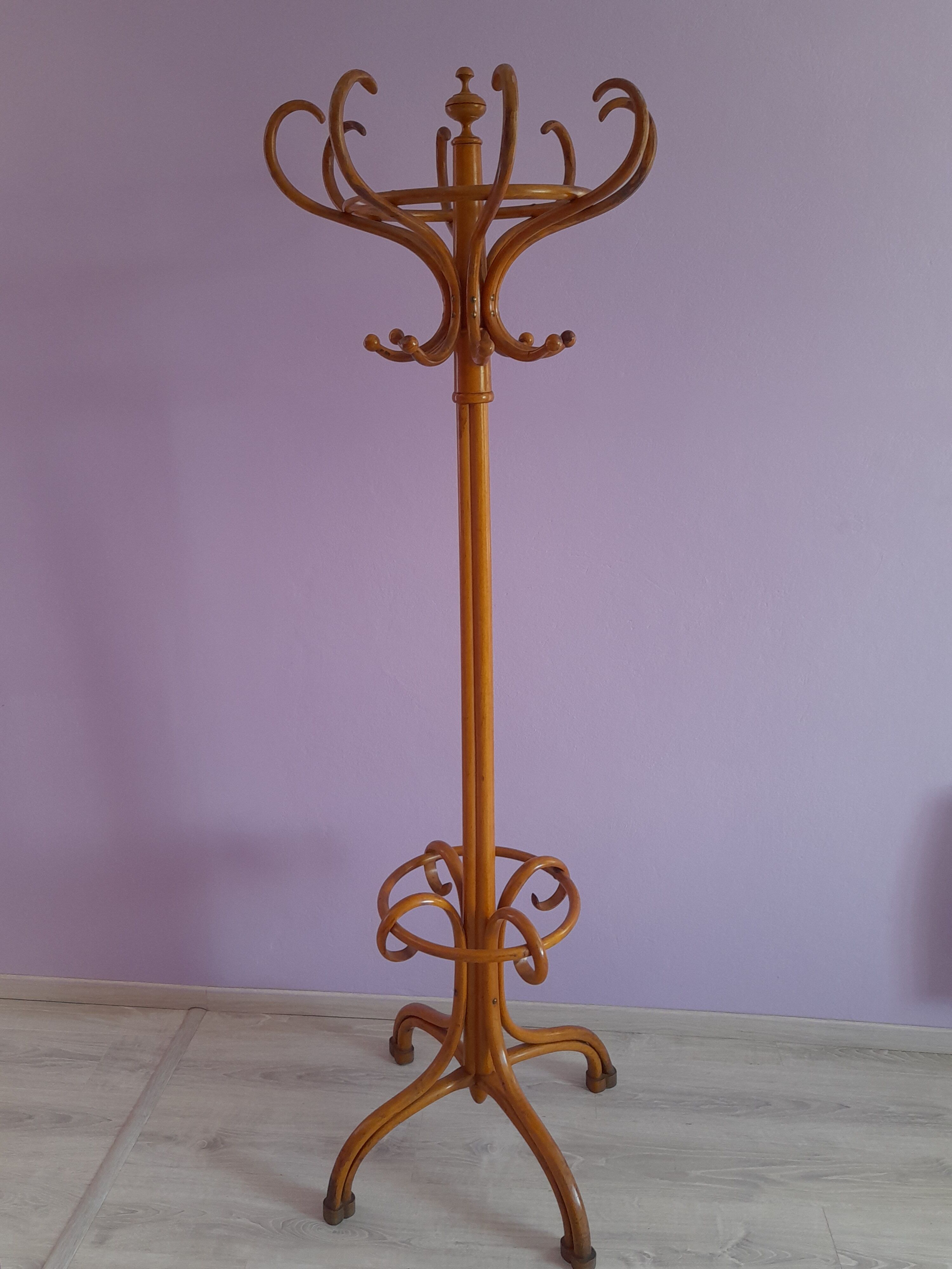 Coat rack called parrot