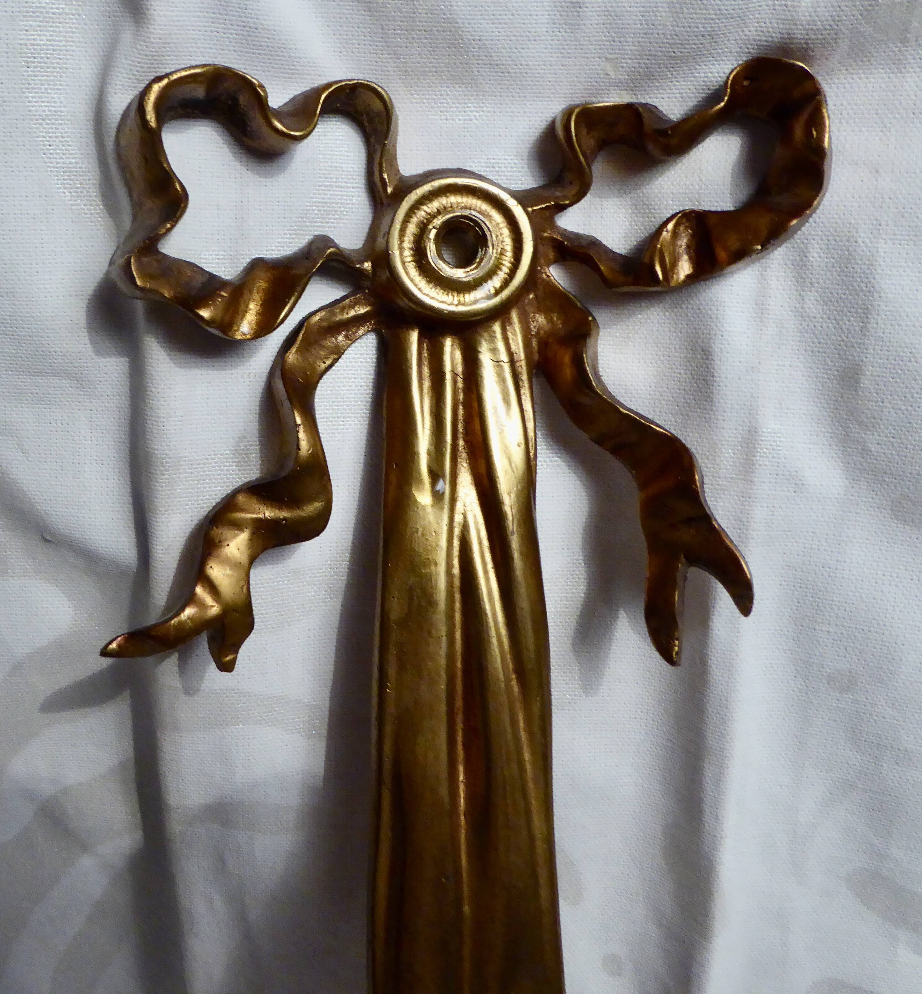 Bronze wall light in Louis XVI style