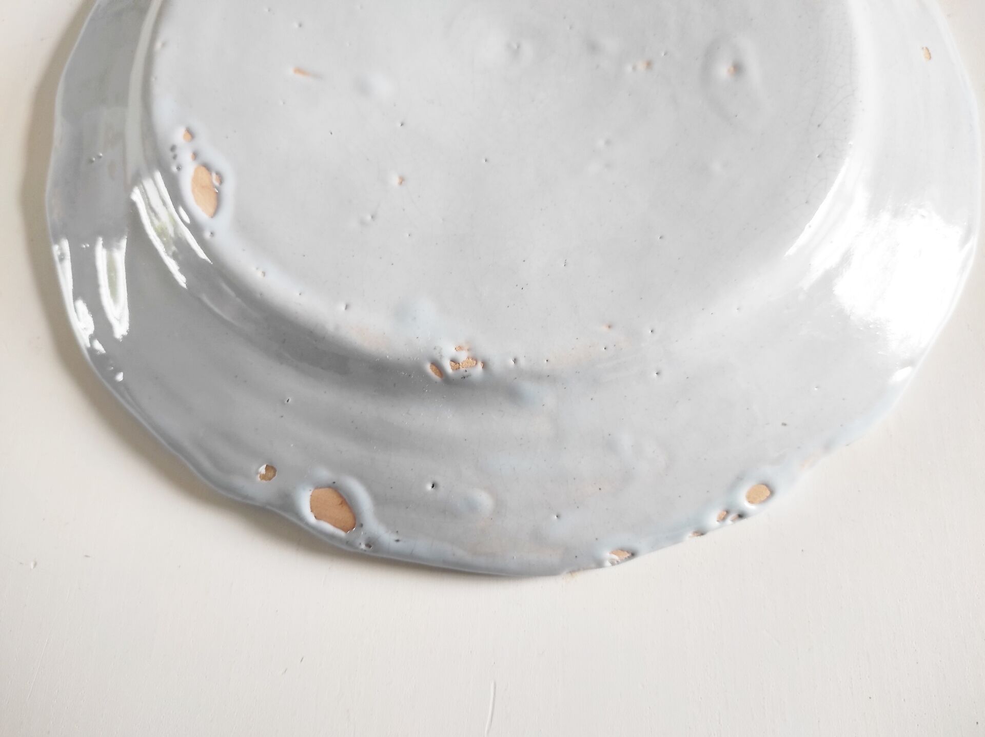 Assiette en faïence peinte à la main tons bleus