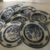 Assiettes et plat à gateaux