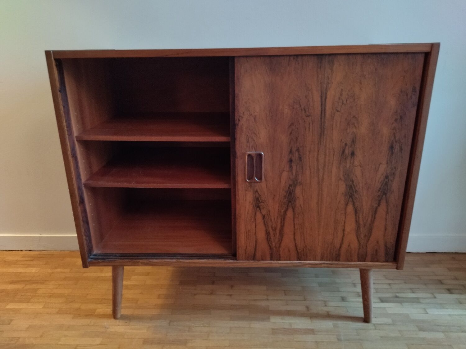 Rosewood chest of drawers