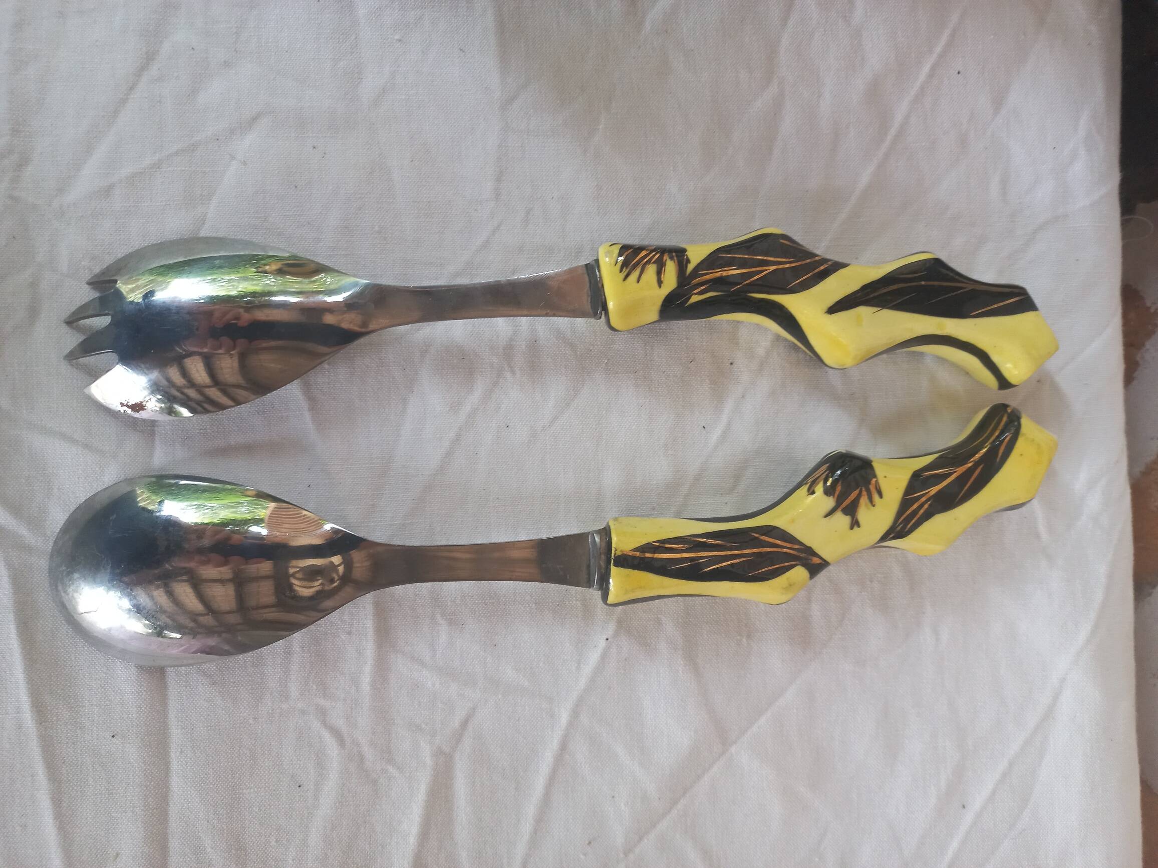 Vallauris salad bowl and serving utensils, signed Fase