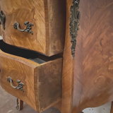 Commode galbée de style Louis XV en marqueterie XX siècle