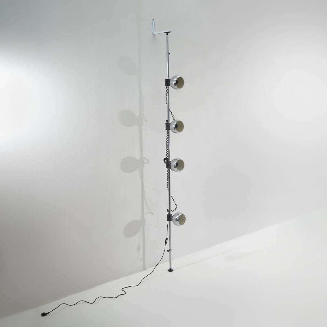 Lampe de sol chrome allant du sol au plafond, années 1970
