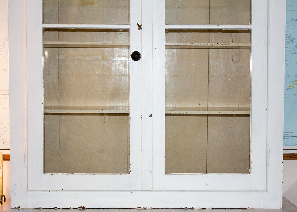 Old white patina showcase