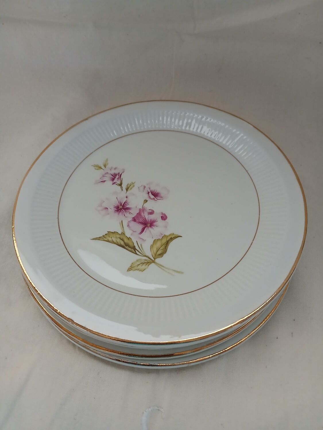 6 vintage Moulin des Loups dessert plates