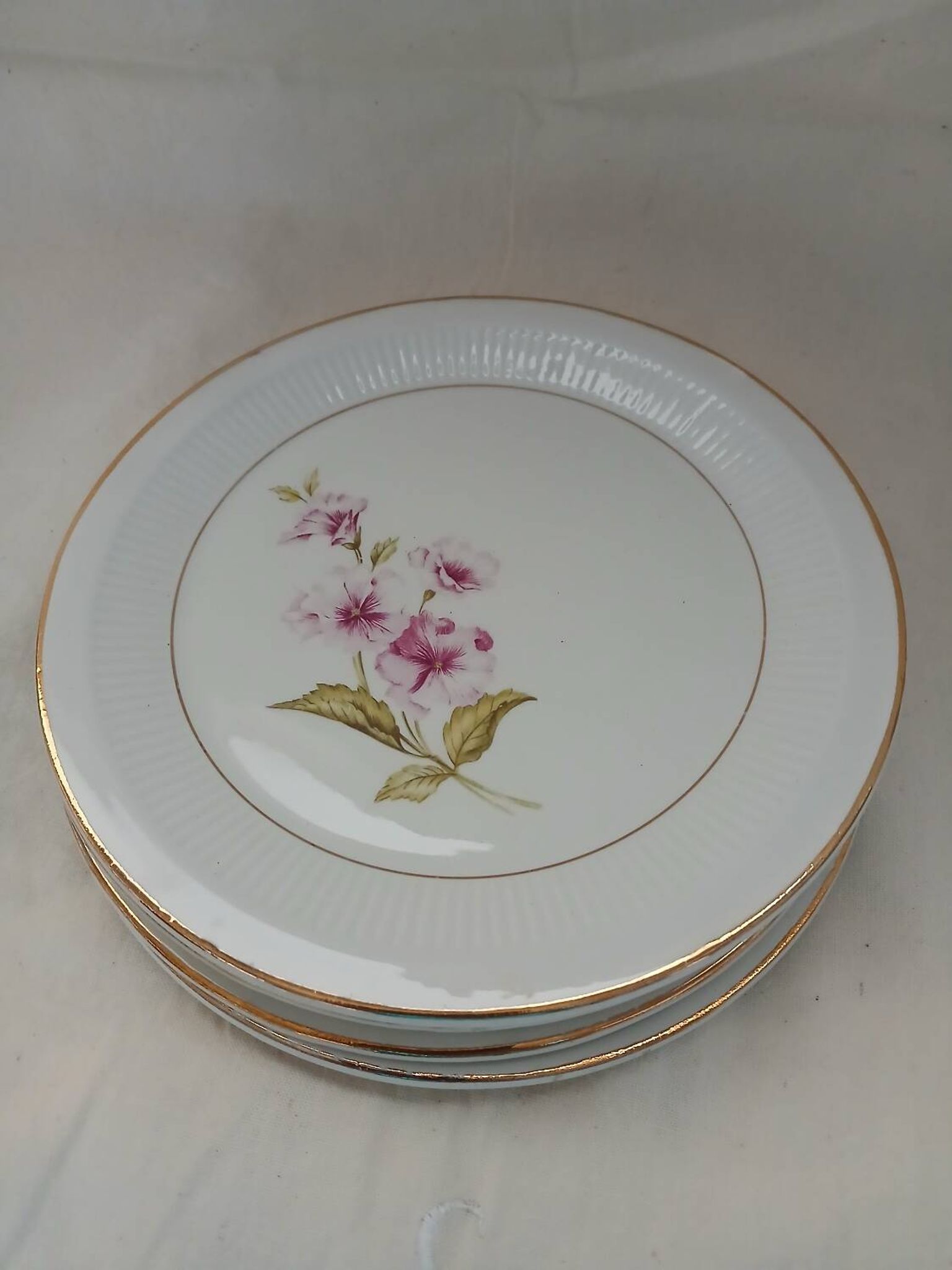 6 vintage Moulin des Loups dessert plates