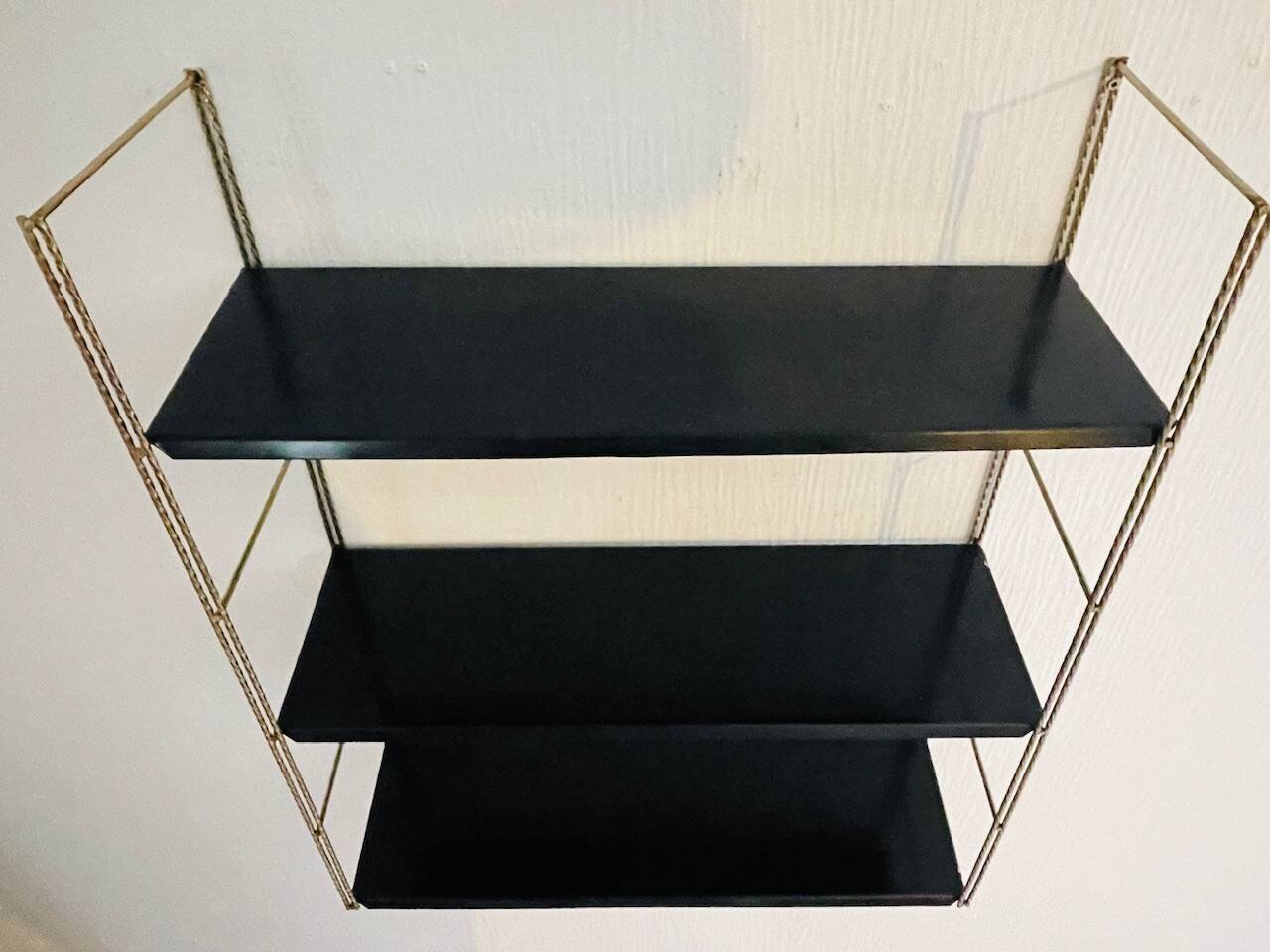 Vintage adjustable “string” shelf in metal and brass, Circa 60's
