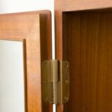 Armoire danoise en teck avec portes vitrées attribuée à Kai Winding, années 1960