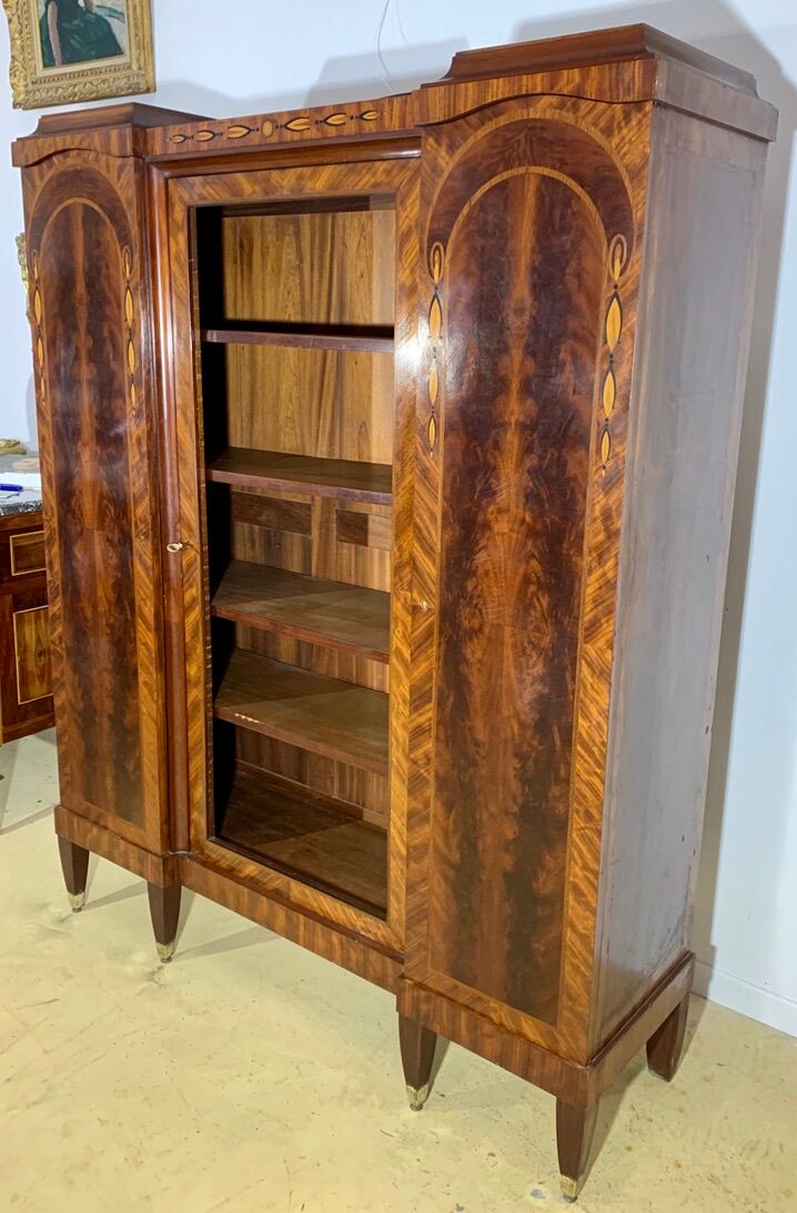 Bibliothèque époque art déco en placage de bois précieux et marqueterie
