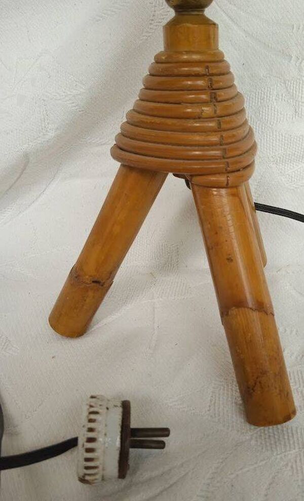 Lampe de table vintage en rotin – Tripode – Prise en porcelaine d’origine –