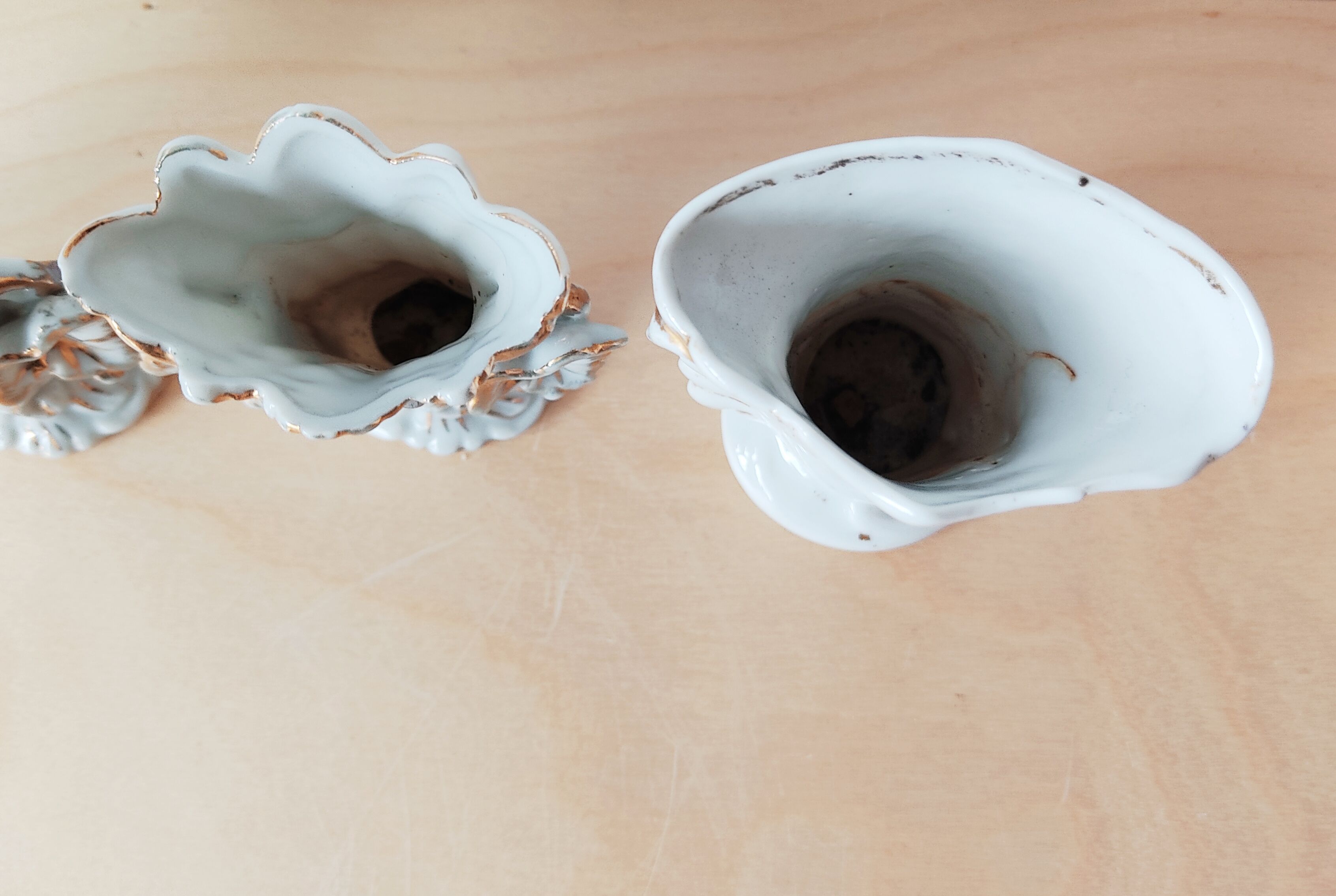 Set of 4 porcelain wedding vases