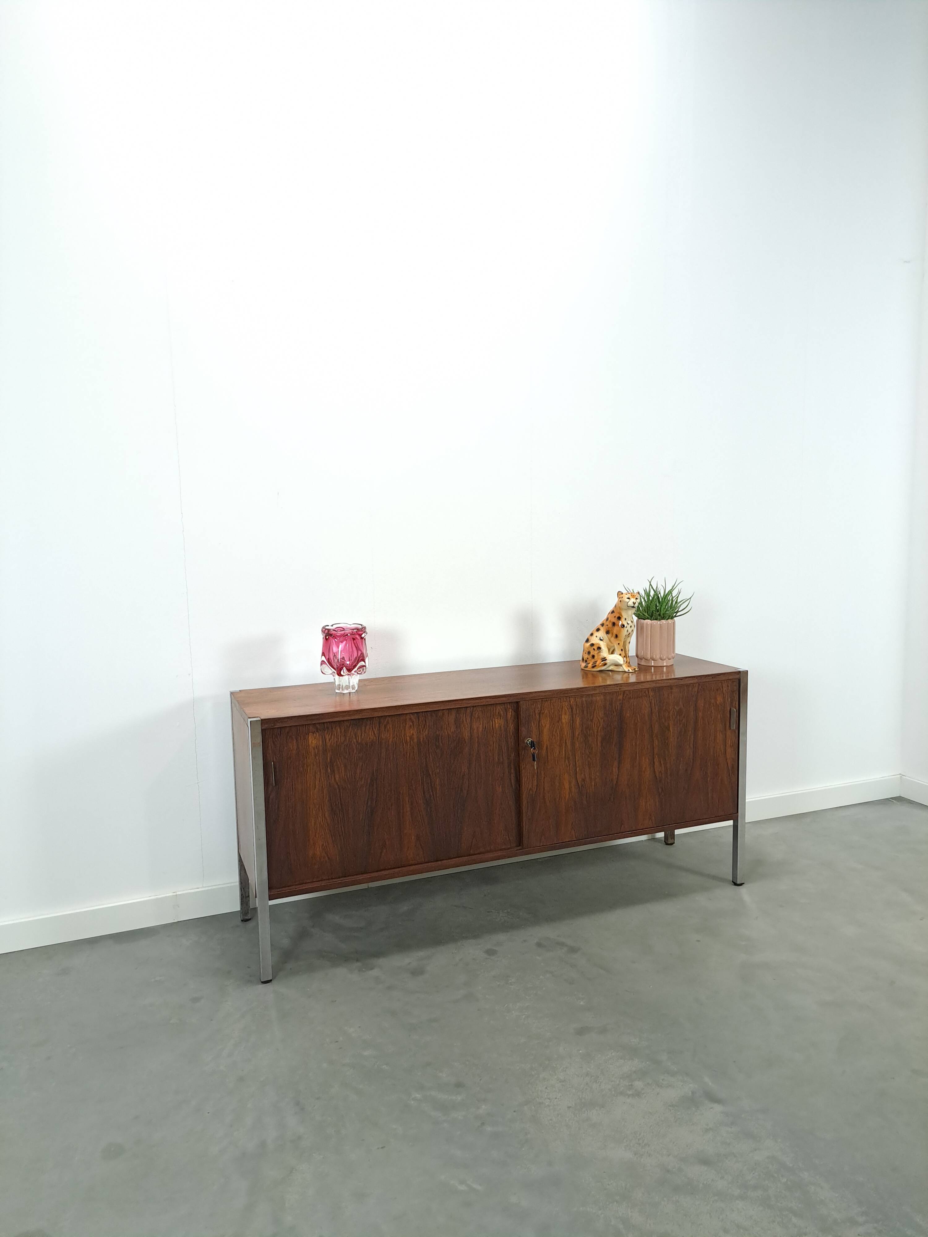 Enfilade en palissandre plus fin avec chromen poten, vintage kast