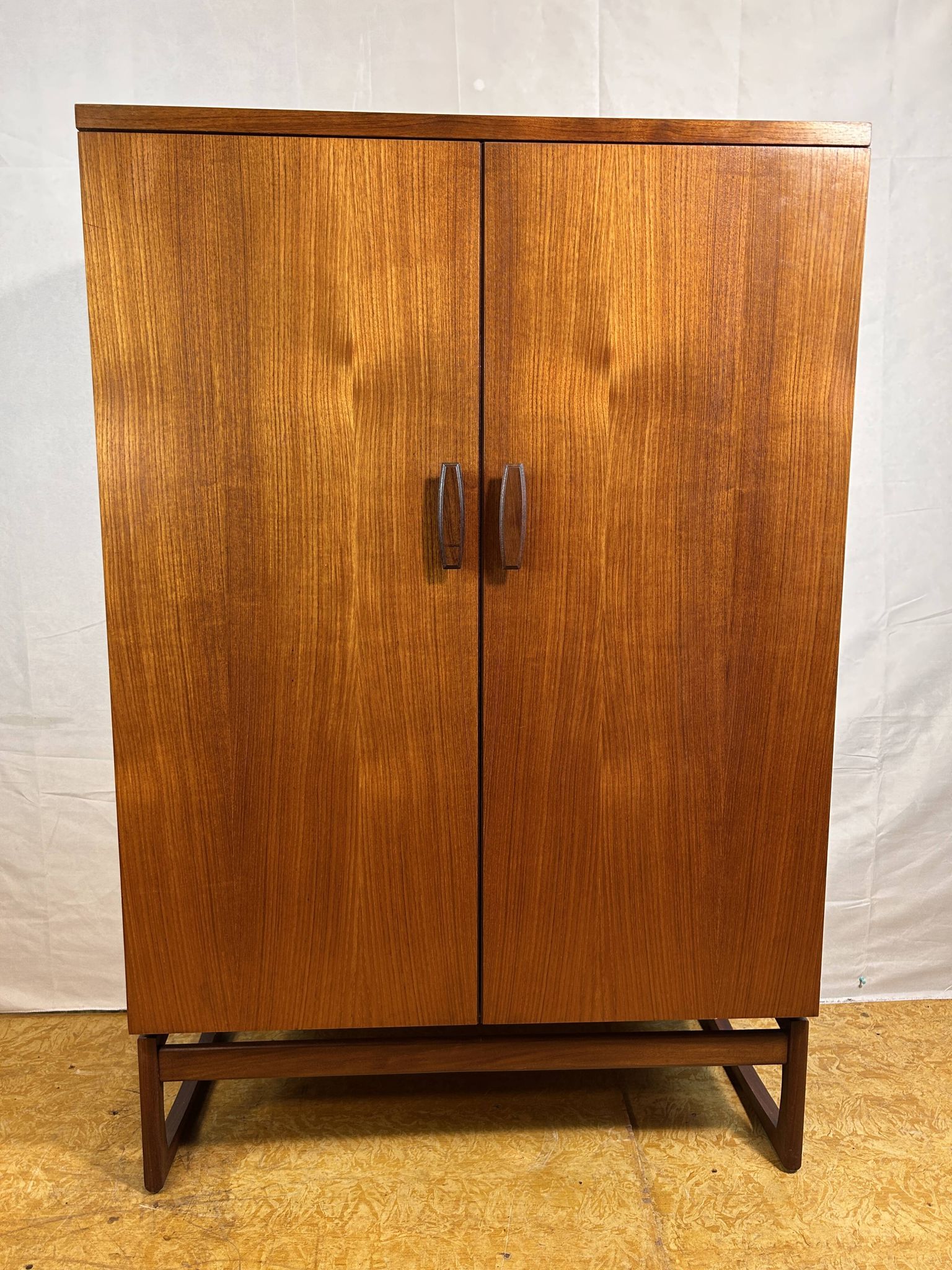 Mid-Century Retro Vintage Teak Batchelor Wardrobe G Plan – 1960 Quadrille