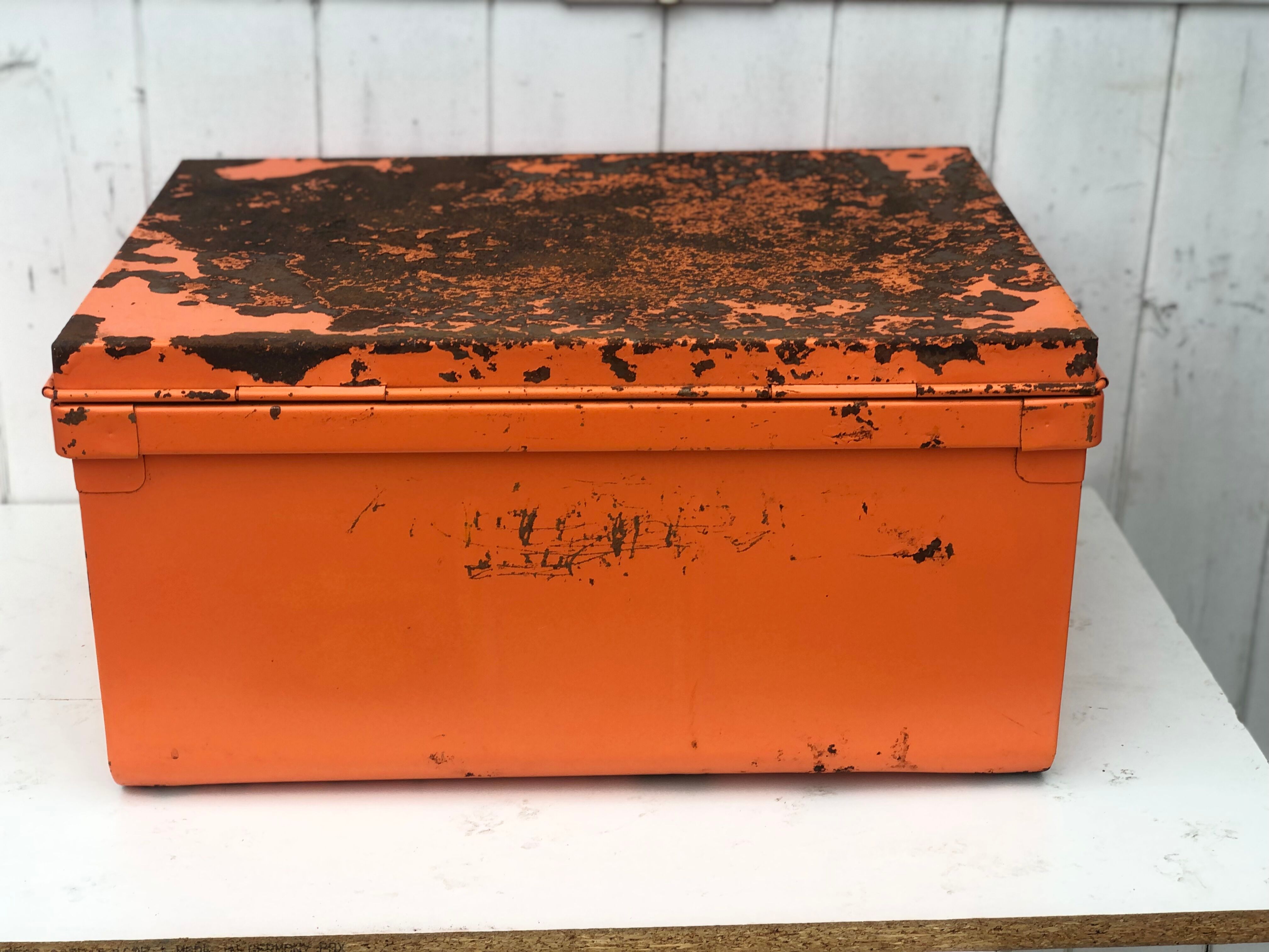 Chest trunk canteen metal orange