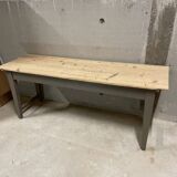 Farm table revamped in wood and grey – chic country charm