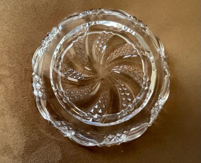 Bottle bottom Baccarat crystal, nineteenth century.