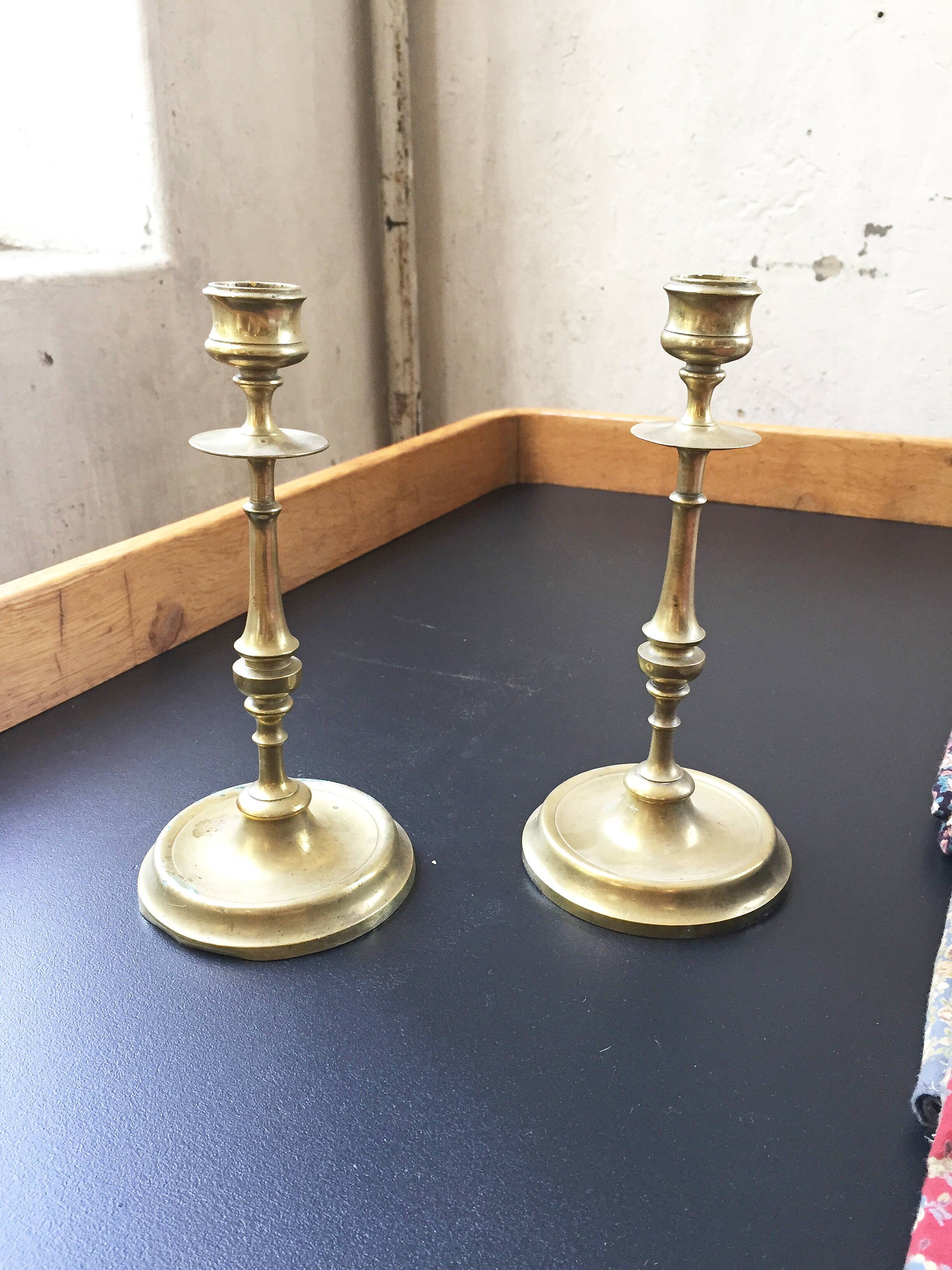 Paire de chandeliers en laiton