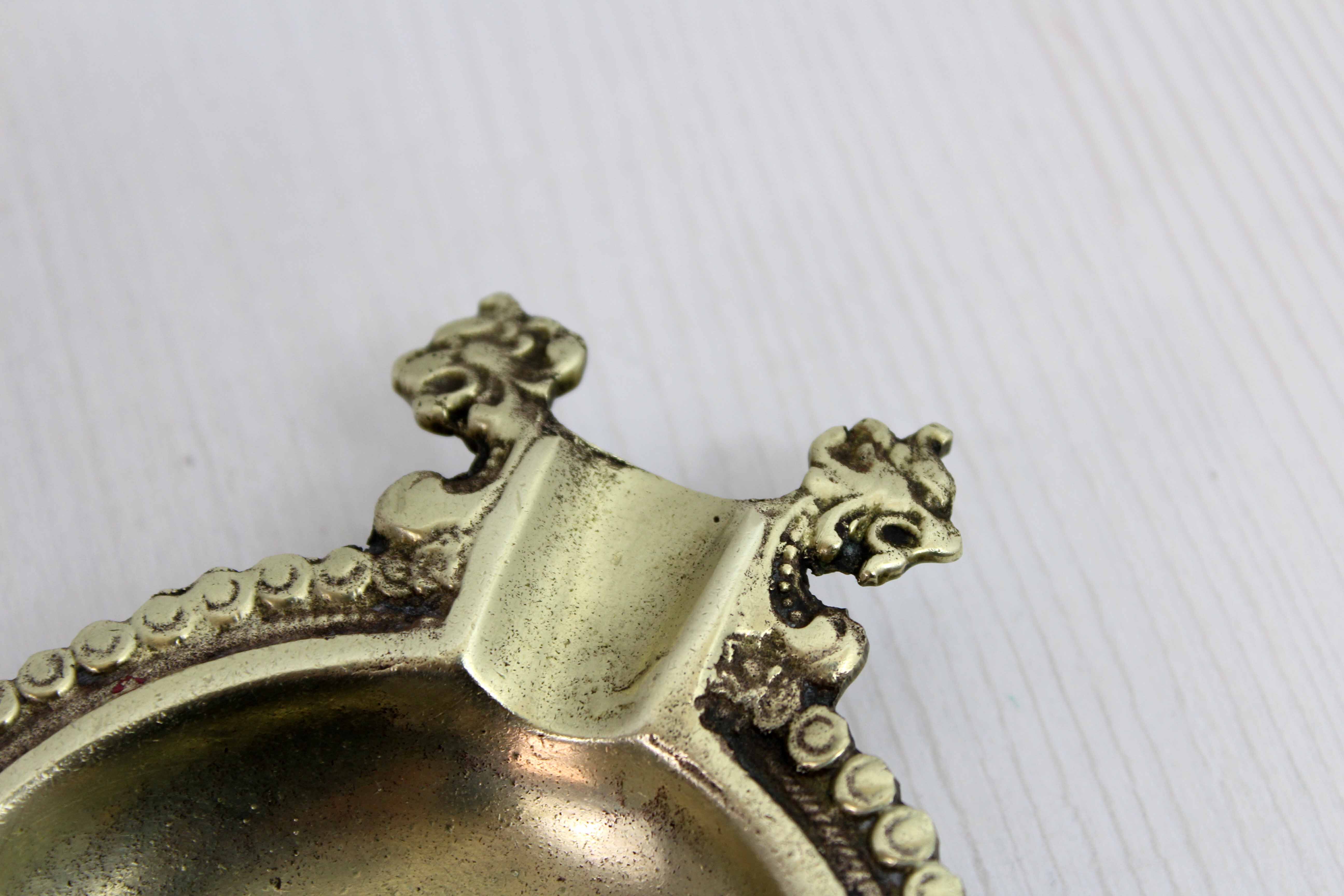 Cendrier tête de lion en bronze