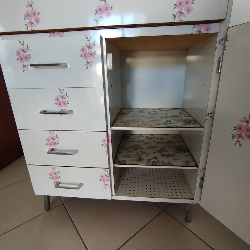 Dressing table / bathroom furniture floral decor 70s