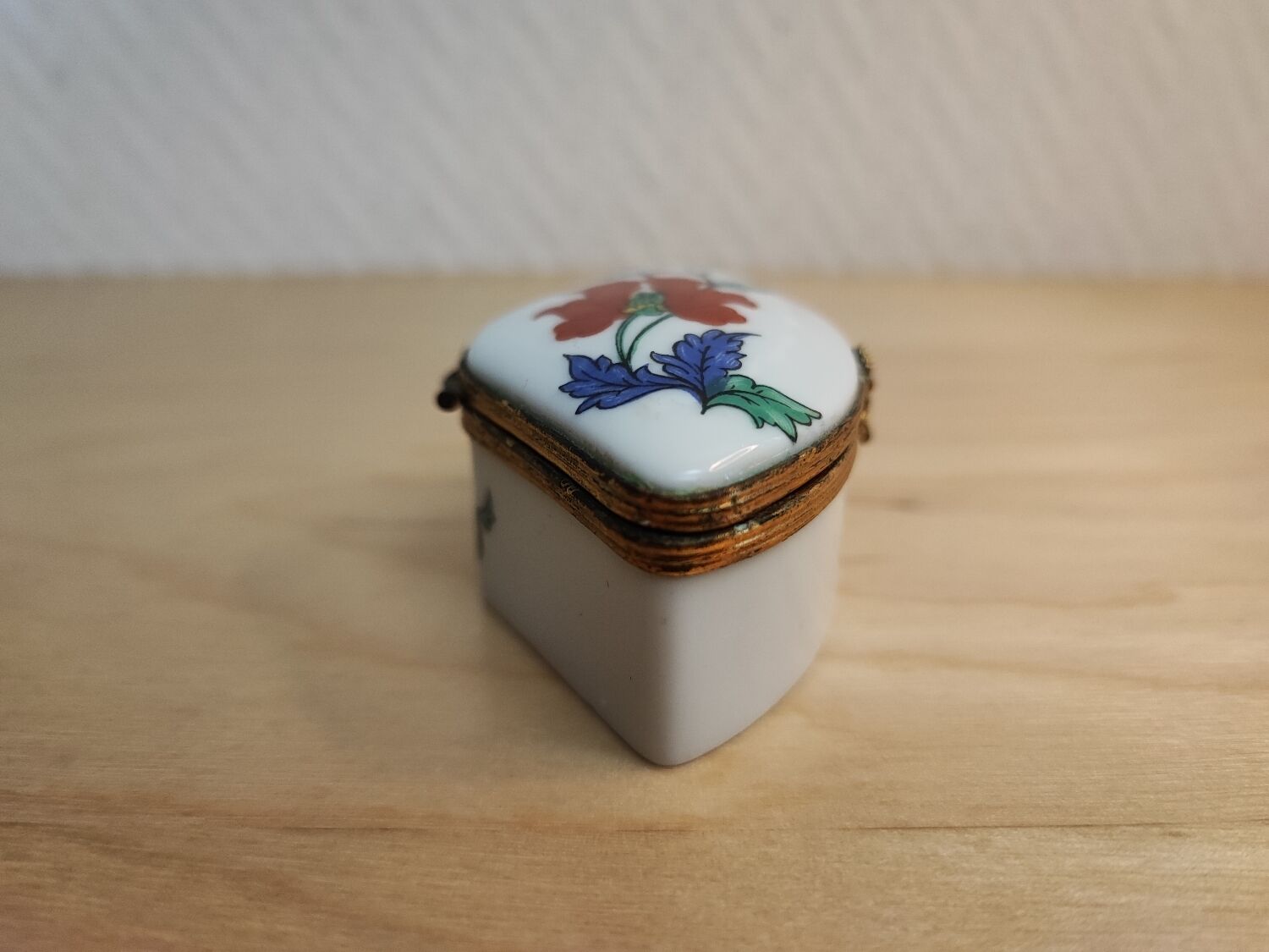 Paris porcelain pill box