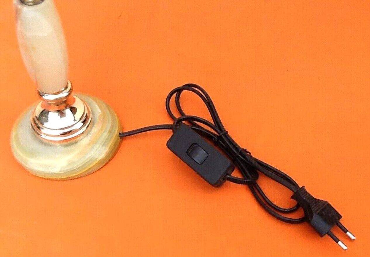 Tulip lamp made of onyx and brass.