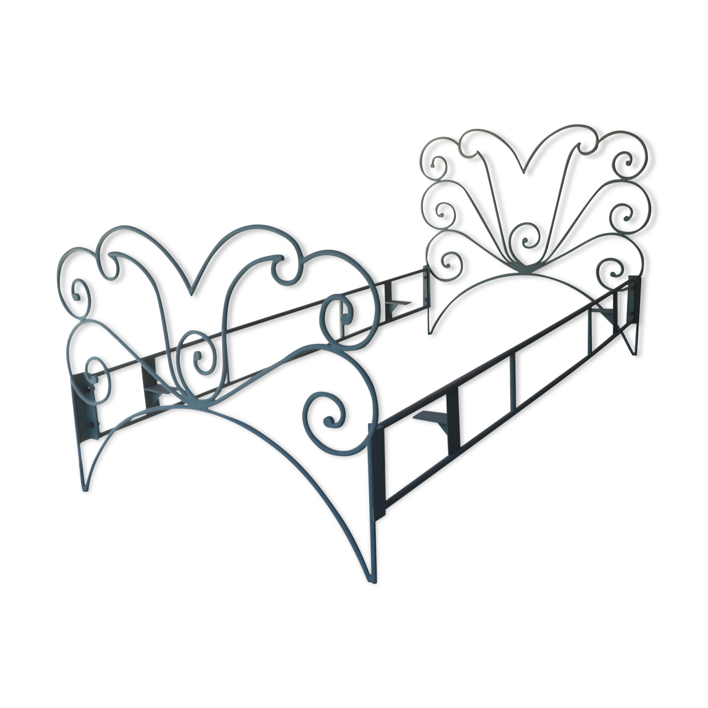 Volute wrought iron bed