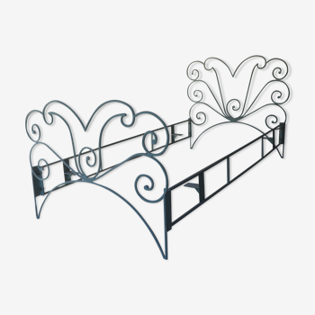 Volute wrought iron bed