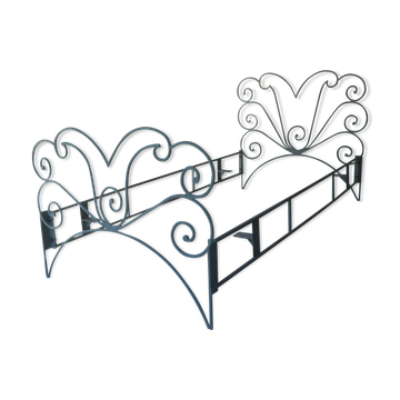 Volute wrought iron bed