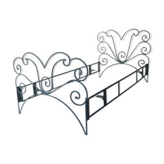 Volute wrought iron bed