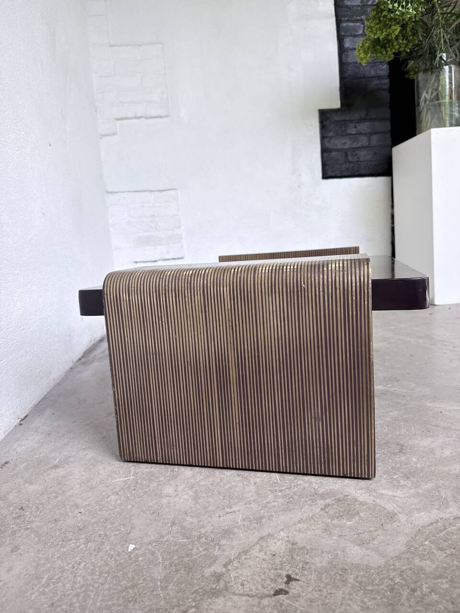 Art Deco coffee table in lacquer and brass