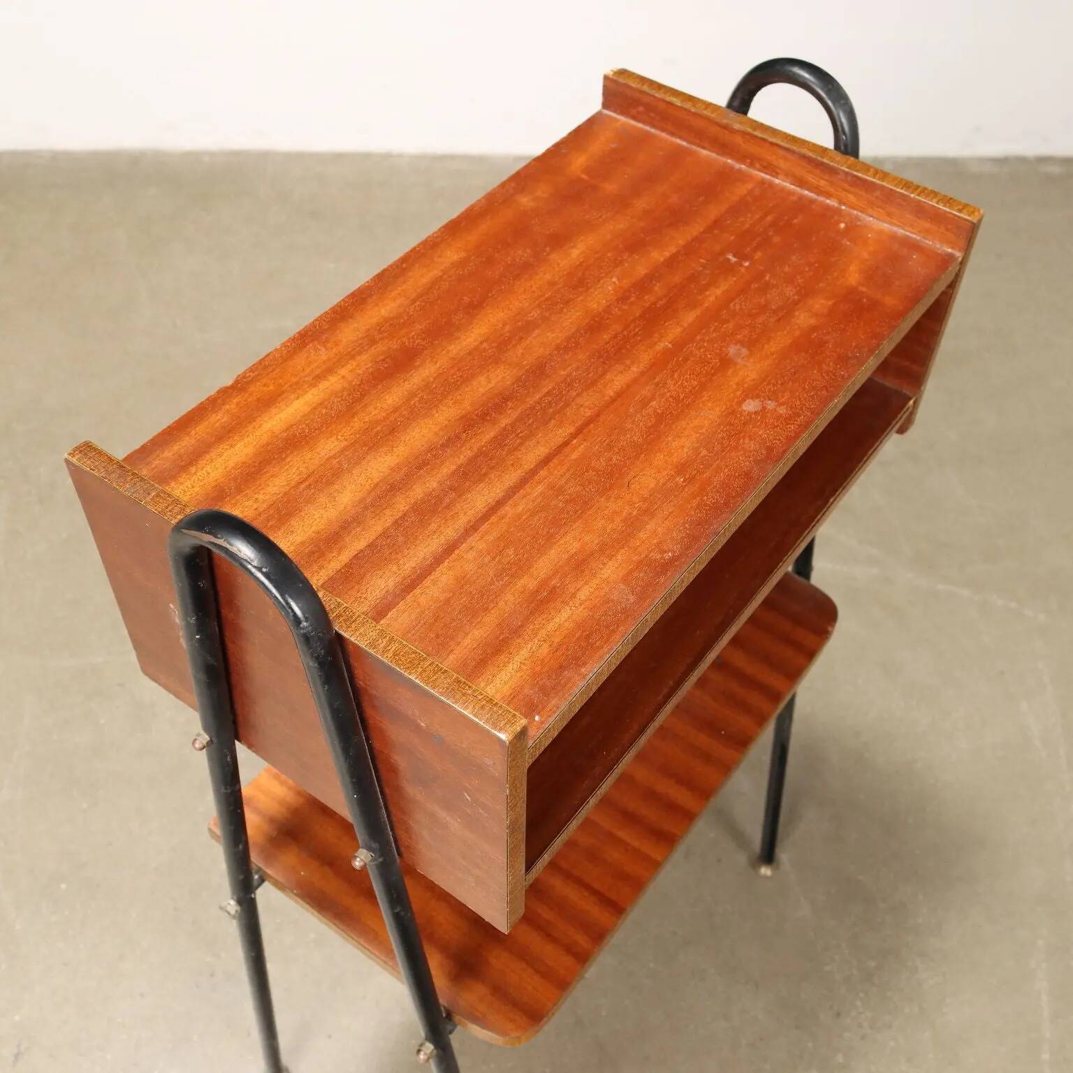 Small vintage piece from the 1960s in mahogany veneer, Italy.