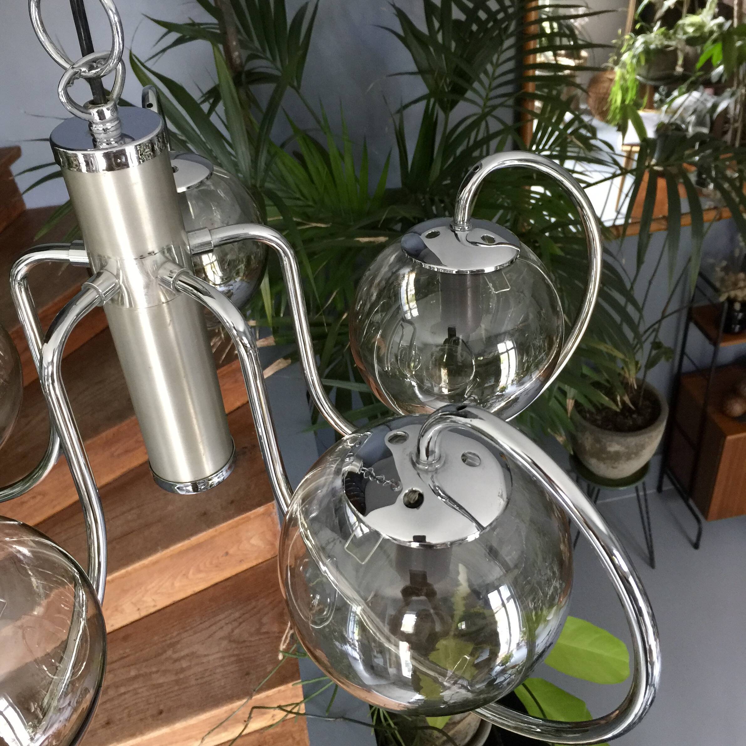 Lustre 5 boules chrome et verre fumé 1960