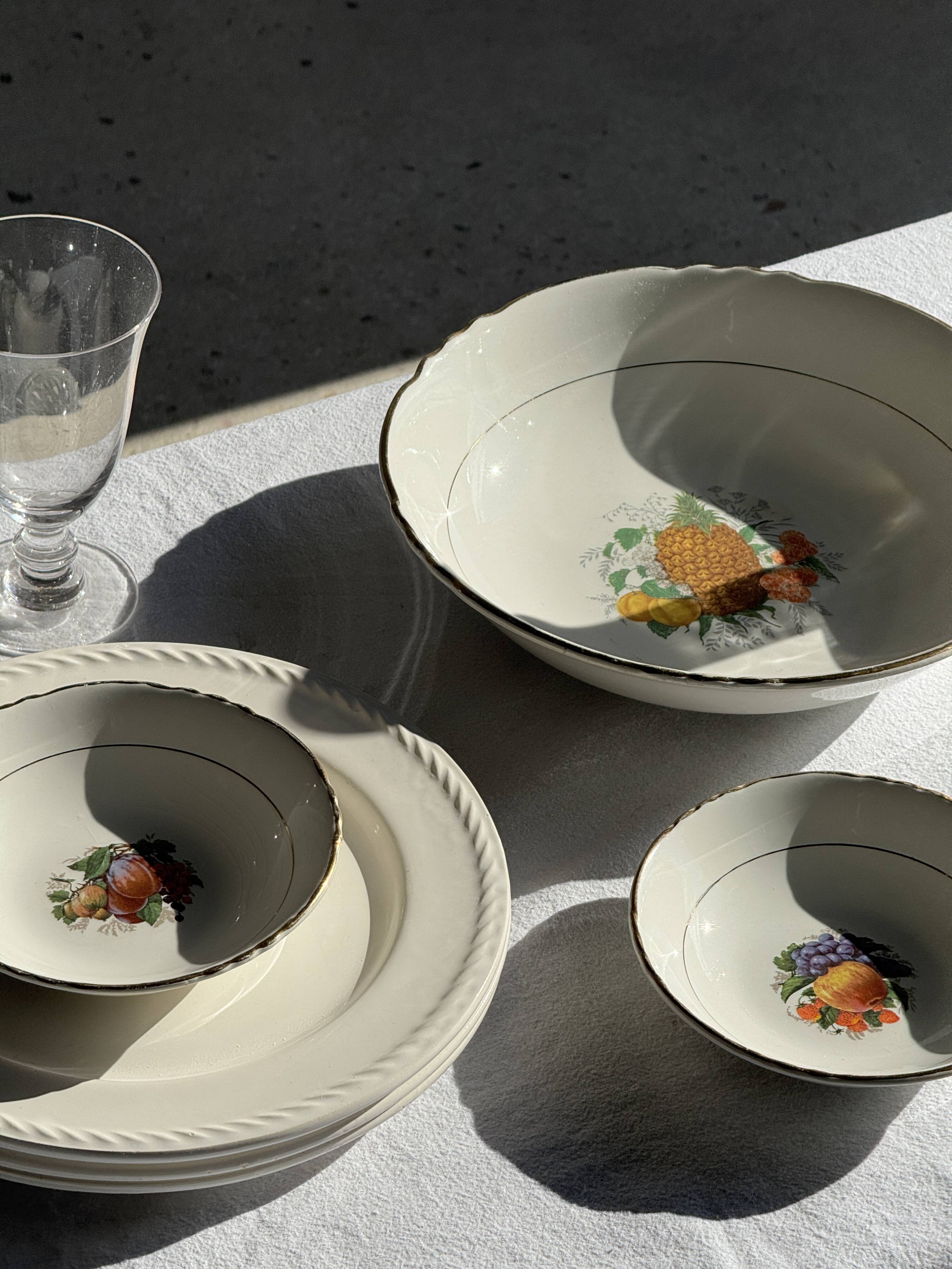 Vintage fruit salad service consisting of a bowl and 7 small dishes.