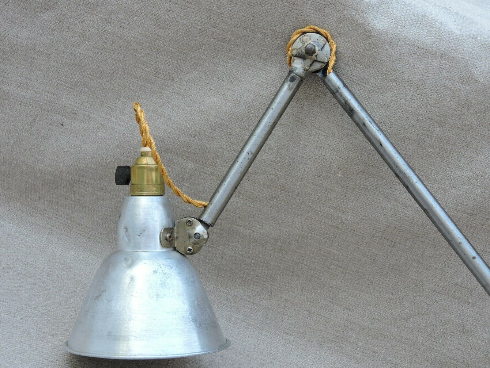 Vintage lamp apply mazda large model workshop wall