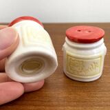 Salières et poivrières en forme de bidons de lait avec une vache dessus, vaisselle en céramique vintage hollandaise