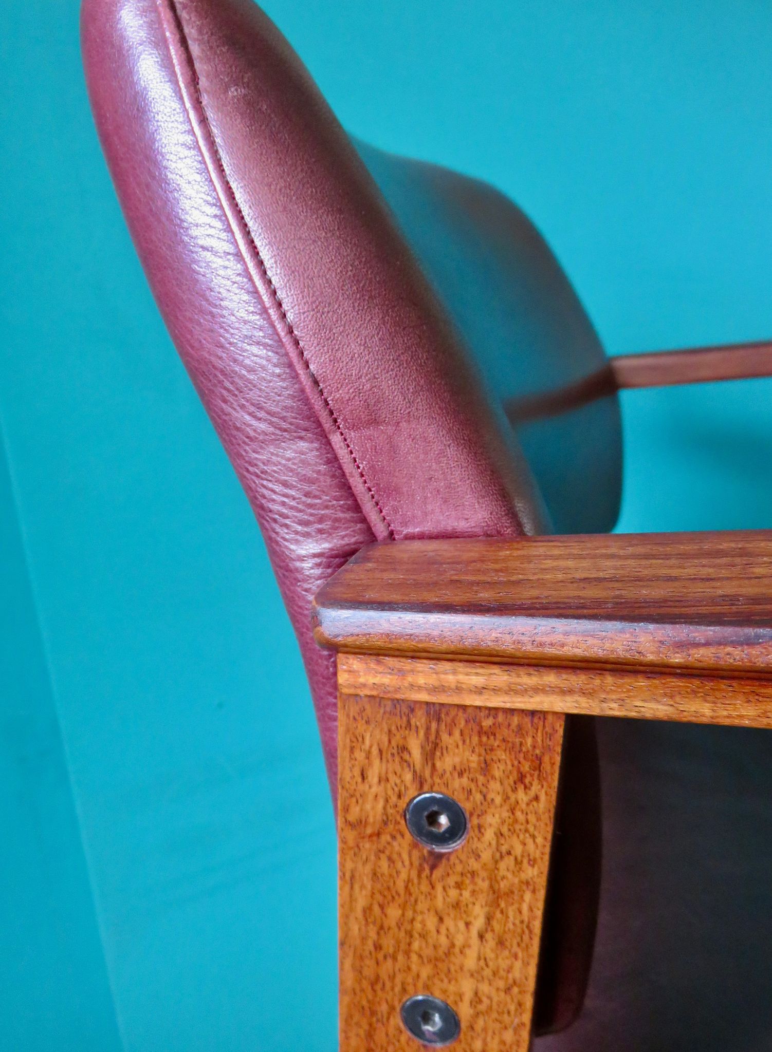 Pair of armchairs in Rio rosewood and plum leather, Denmark 1960