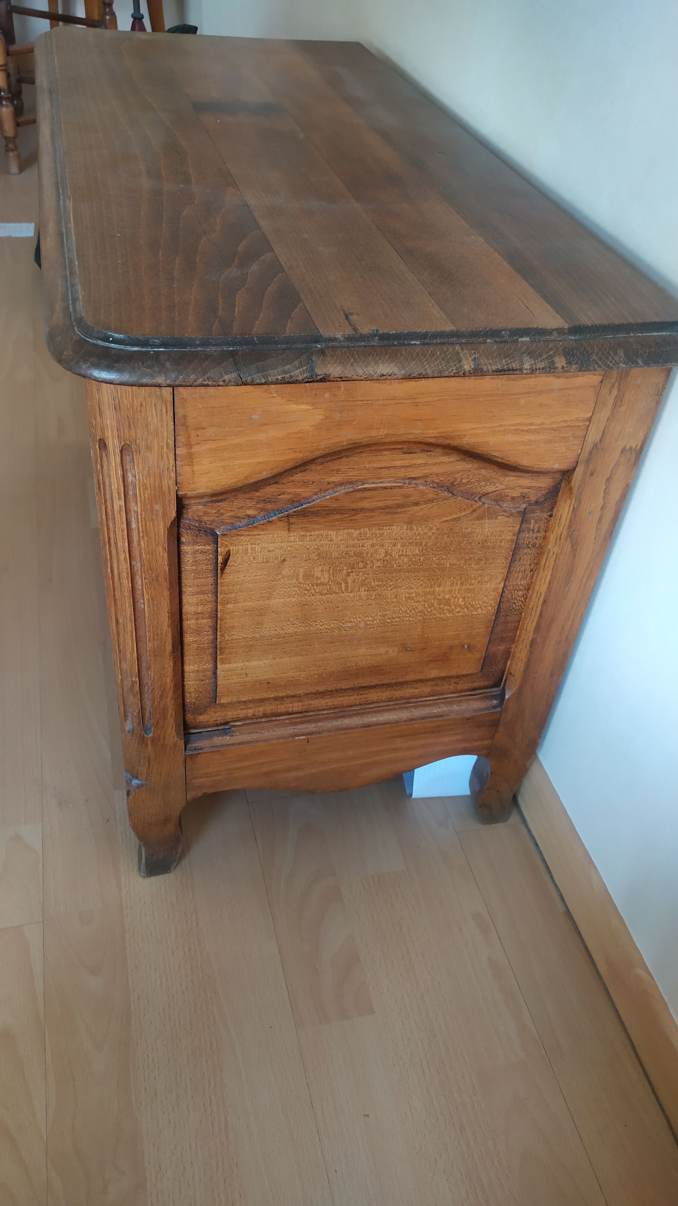Chest cabinet